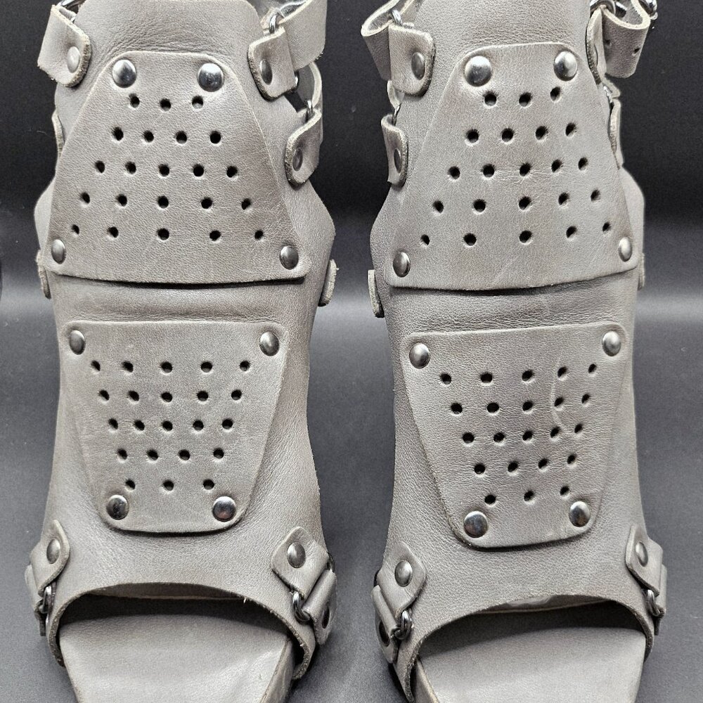 Pour la Victoire Leather Gladiator Sandals, Womens 8.5, Gray Color, Brand New - Picture 3 of 8